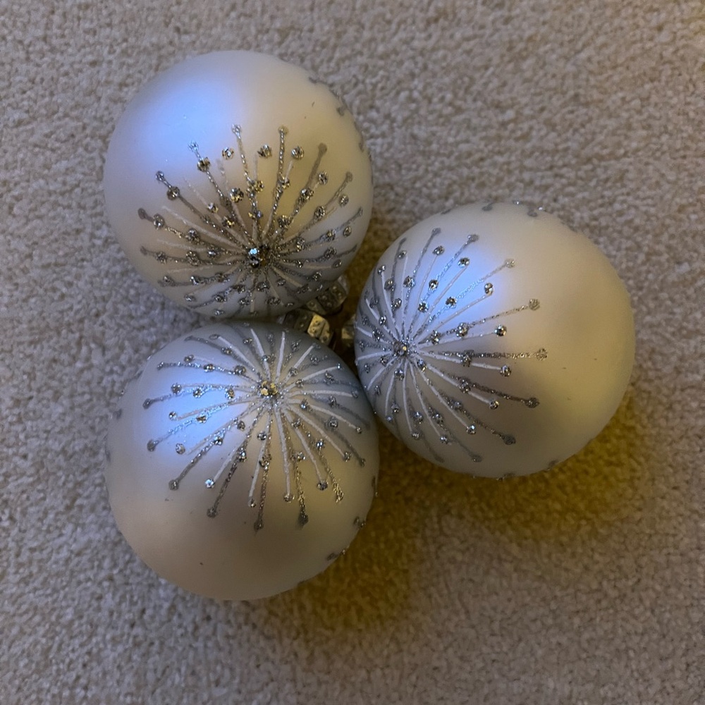 3 Bella Luxx Sparkling Silver Ornaments